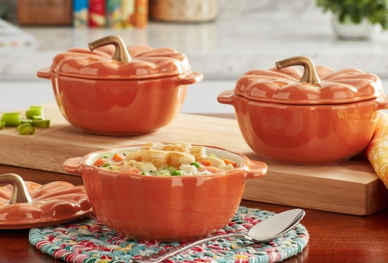 The Pioneer Woman's pumpkin bakeware is back — and affordable as ever