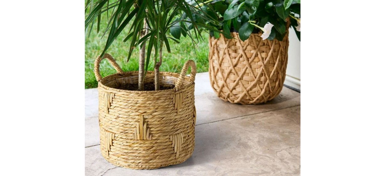 Better Homes &amp; Gardens Athena Round Bulrush Basket Planter