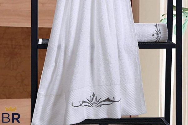 https://cdn19.bestreviews.com/images/v4desktop/image-full-page-600x400/06-luxury-towel-sets-88fa13.jpg?p=w900