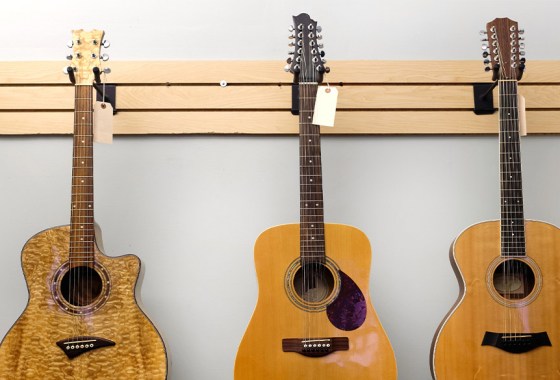 Best guitar wall hanger