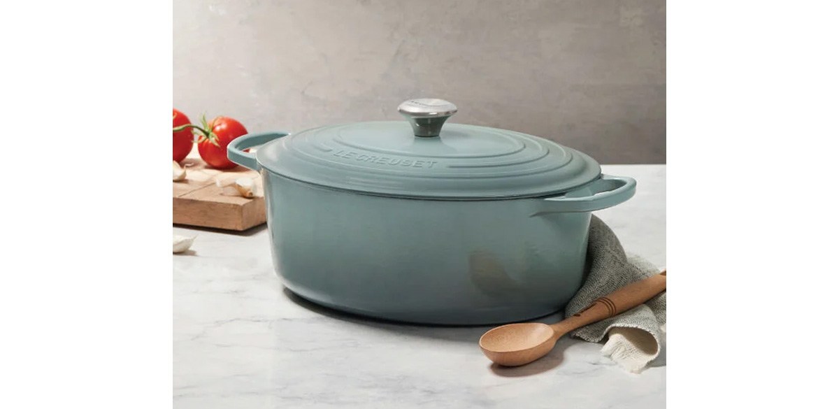 Le Creuset Signature Oval Dutch Oven
