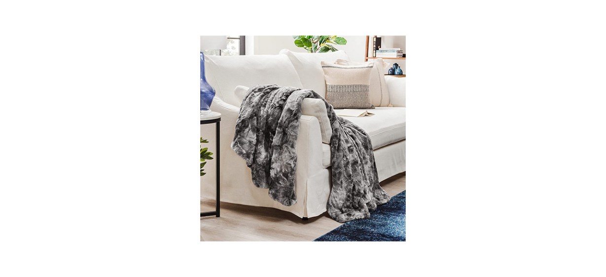 Chanasya Faux Fur Throw Blanket