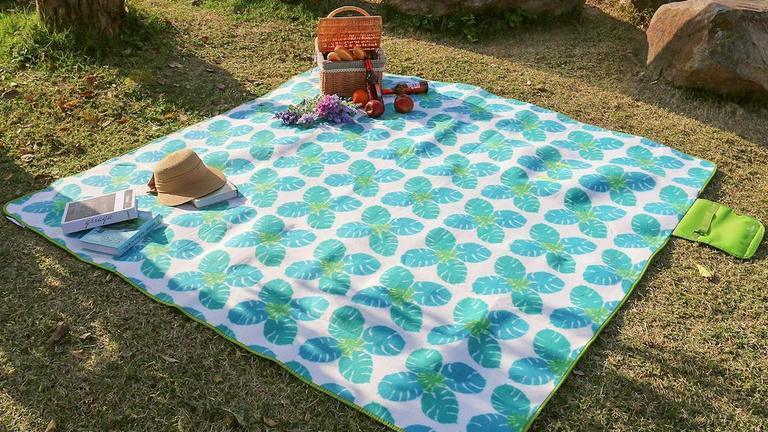 beach blanket that filters sand